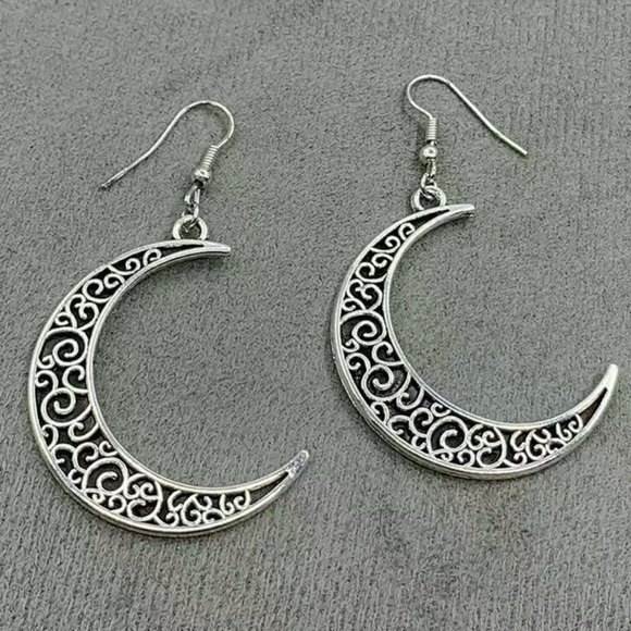 $2/$25 or 3/$35 NWOT Silver tone filigree moon earrings - Picture 3 of 5